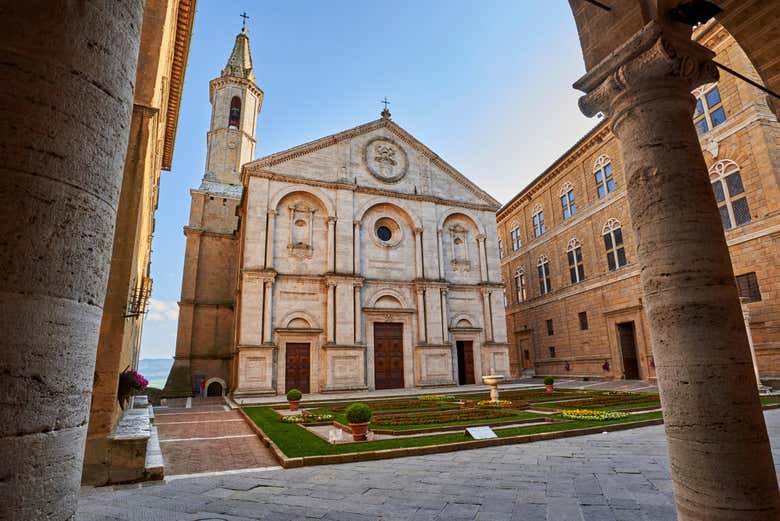 Admiring Pienza Cathedral