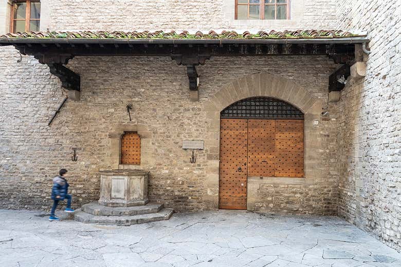 Explore Casa di Dante